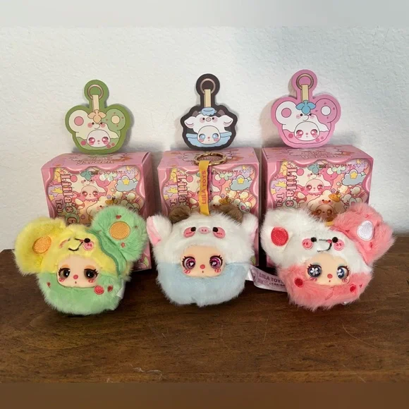 Lila’s Garden Tea Party Mini Plush Pendants - Picture 2 of 6